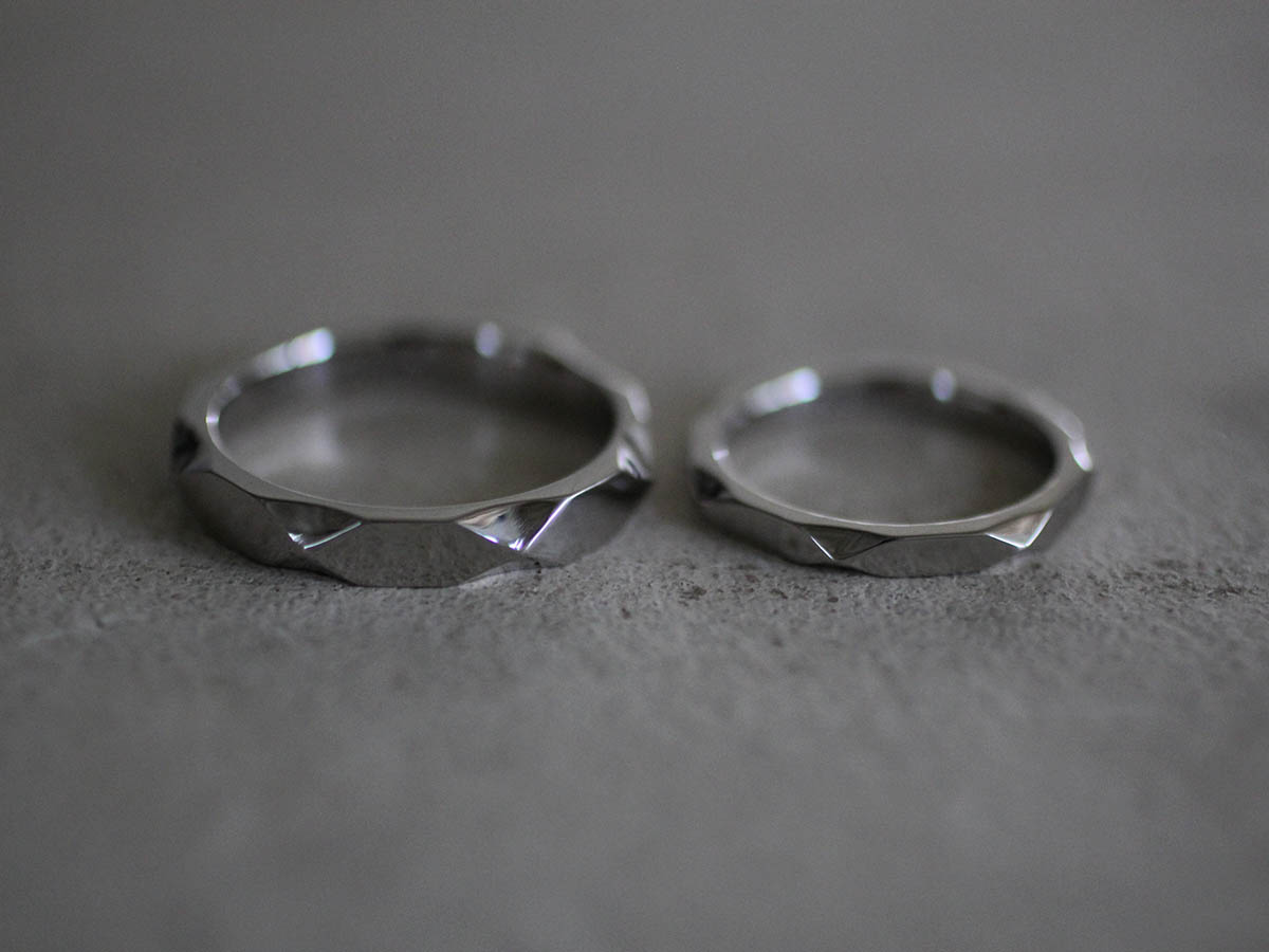 無骨なプラチナの結婚指輪