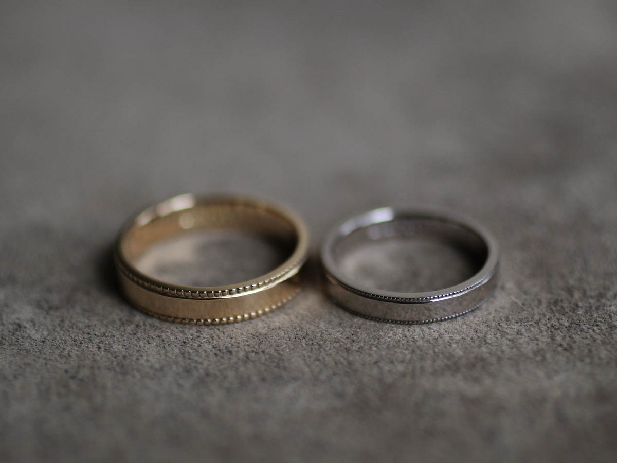 シンプルなミルグレインの結婚指輪