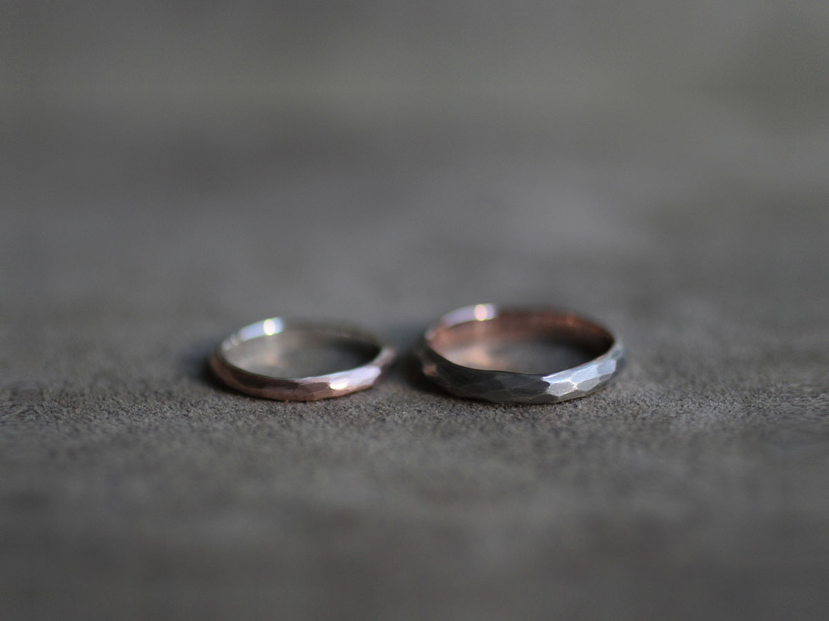 ピンクゴールドの素朴な結婚指輪