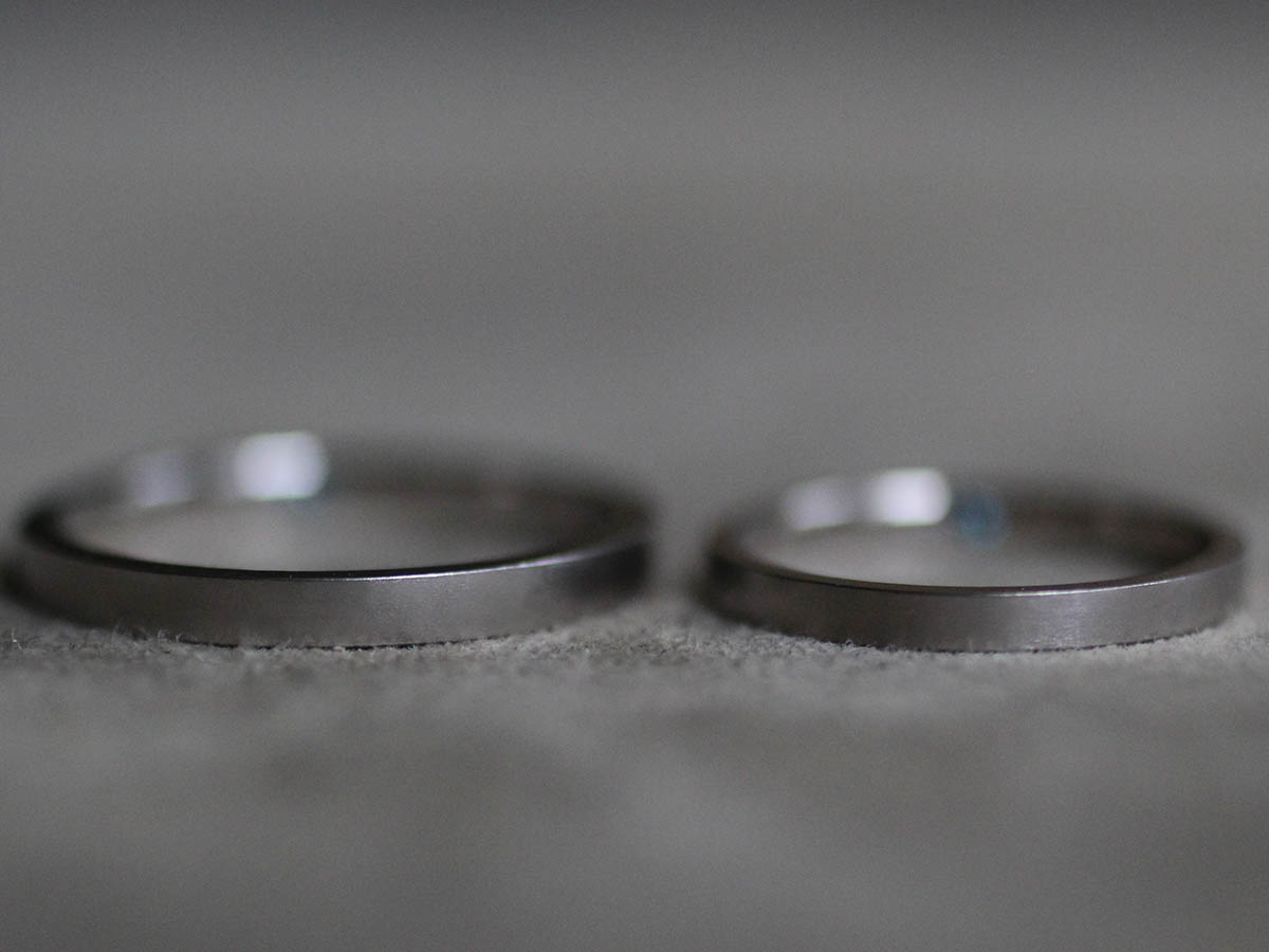 シンプルな細身の結婚指輪